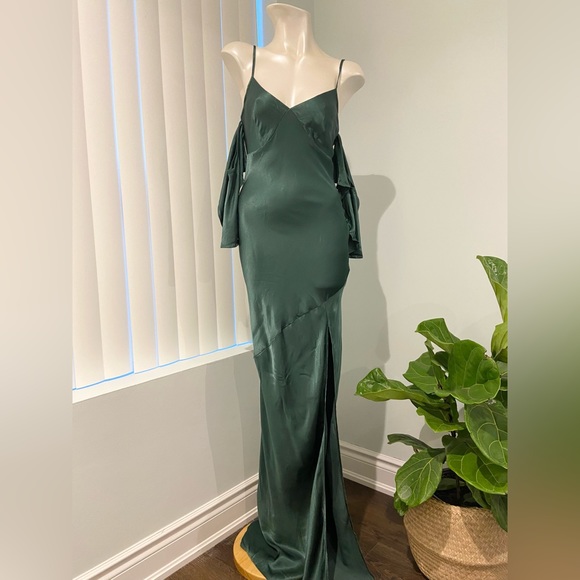 Beautiful satin cold shoulder gown - Picture 3 of 10